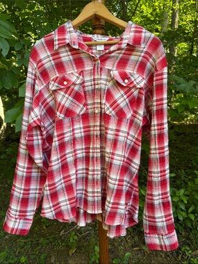 Red Plaid Button-Front Shirt with Chest Pockets